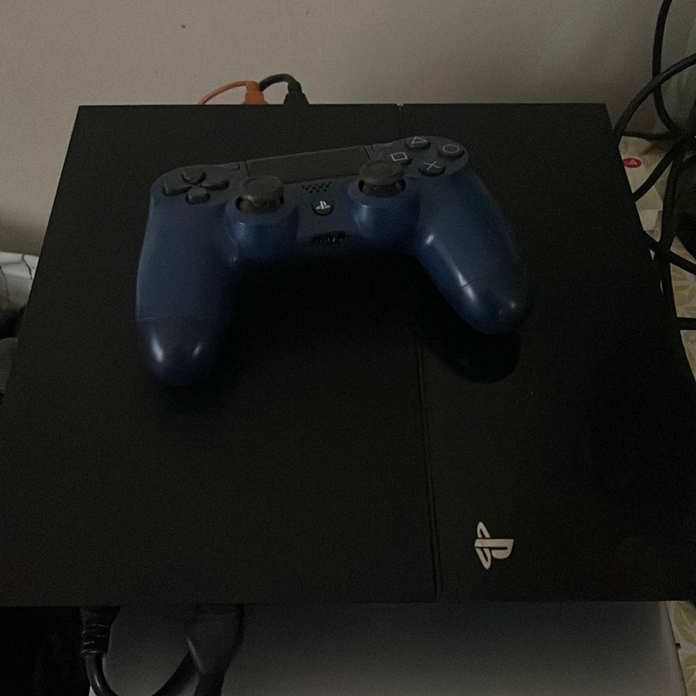 PS4 Very good condition works perfectly fine